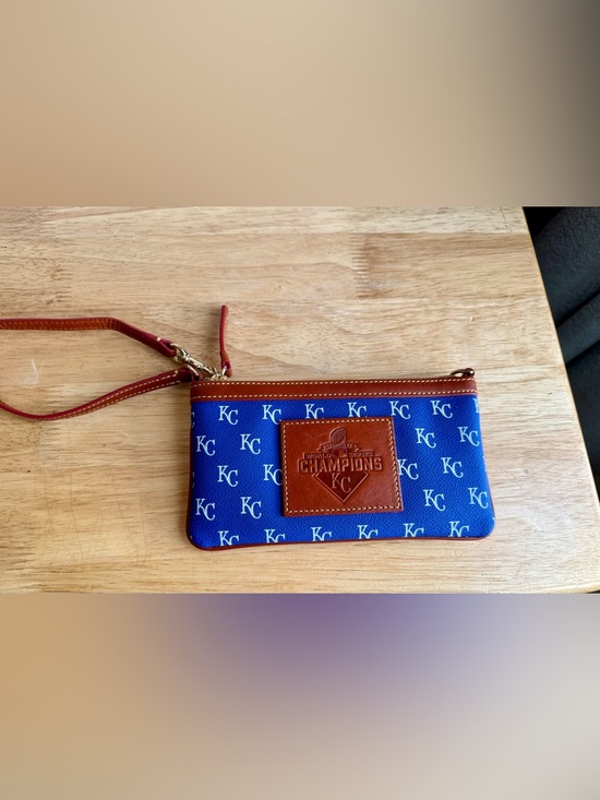 Dooney & Bourke Handbags - ⚾💙 Dooney & Bourke KC Royals World Series Wristlet 💙⚾